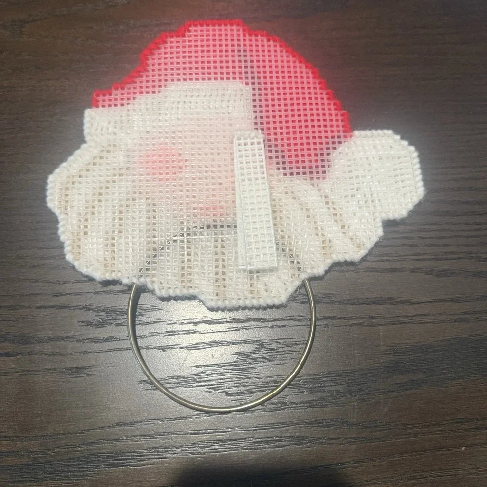 Plastic Canvas Santa Claus Face Goldtone Towel Holder Christmas‎
